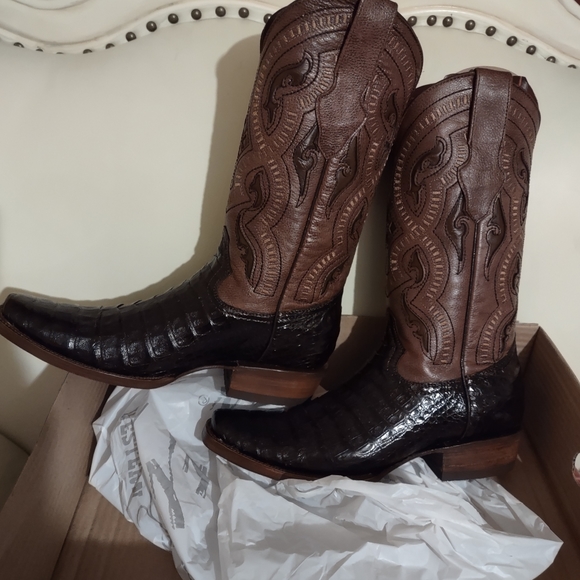 Boots - Picture 2 of 4